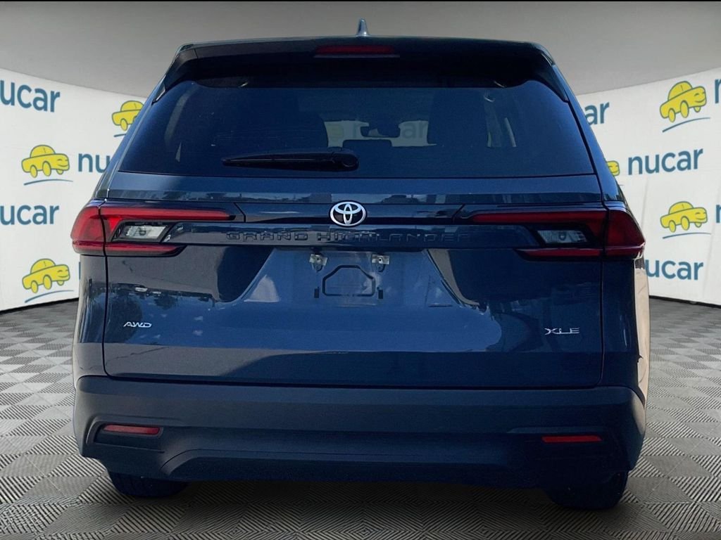 Used 2025 White Toyota XLE image 3