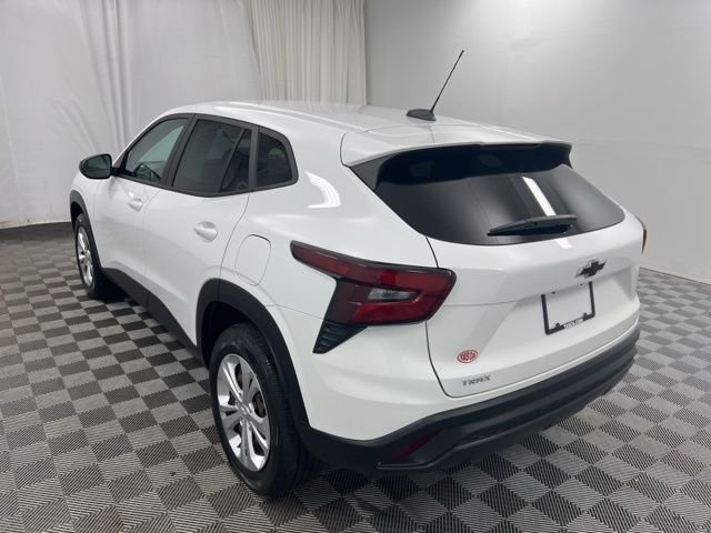 Used 2024 Summit White Chevrolet LS image 6
