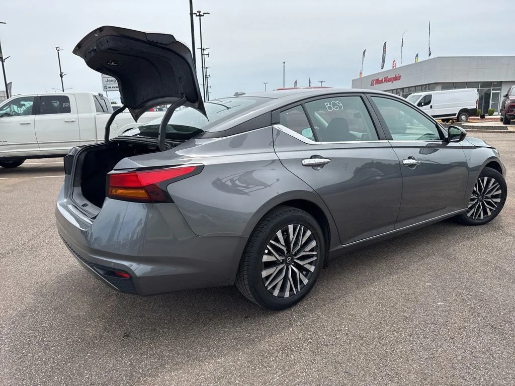 Used 2025 Gray Nissan 2.5 SV image 28