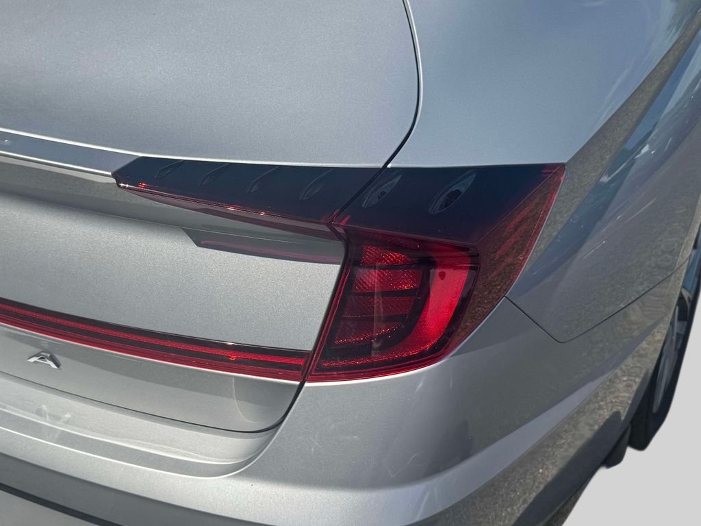 Used 2023 Silver Hyundai SEL image 10