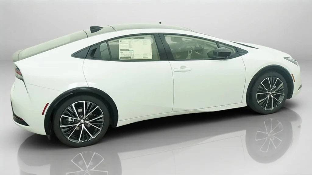 New 2027 Wind Chill Pearl Toyota XLE image 8