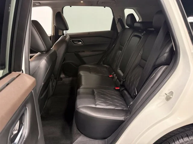 Used 2021 White Nissan Platinum image 29