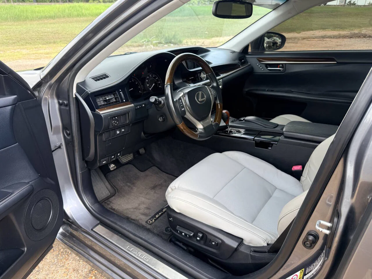 Used 2013 Charcoal Lexus Base 4dr Sedan image 12