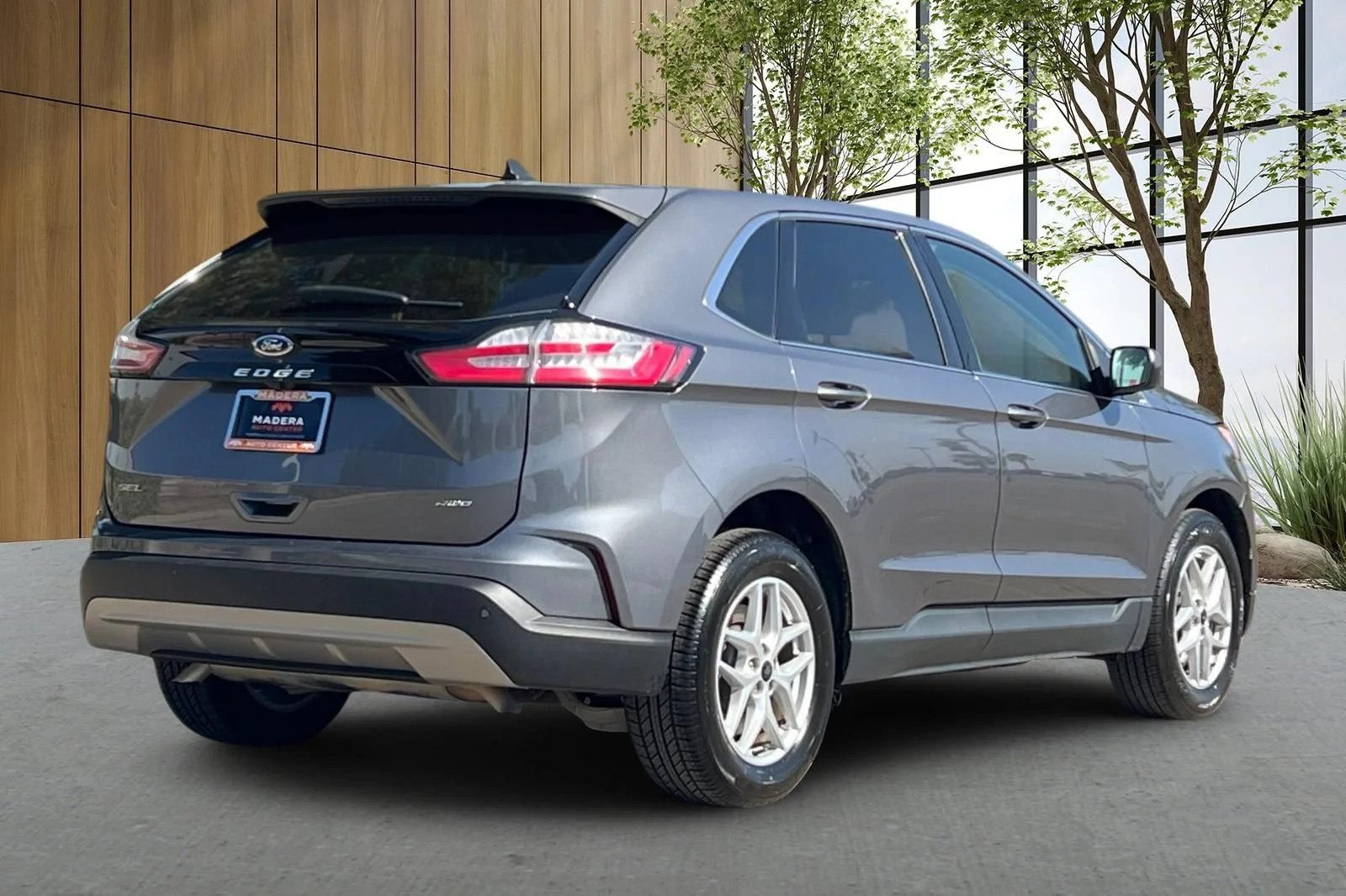 Used 2024 Gray Ford SEL image 4
