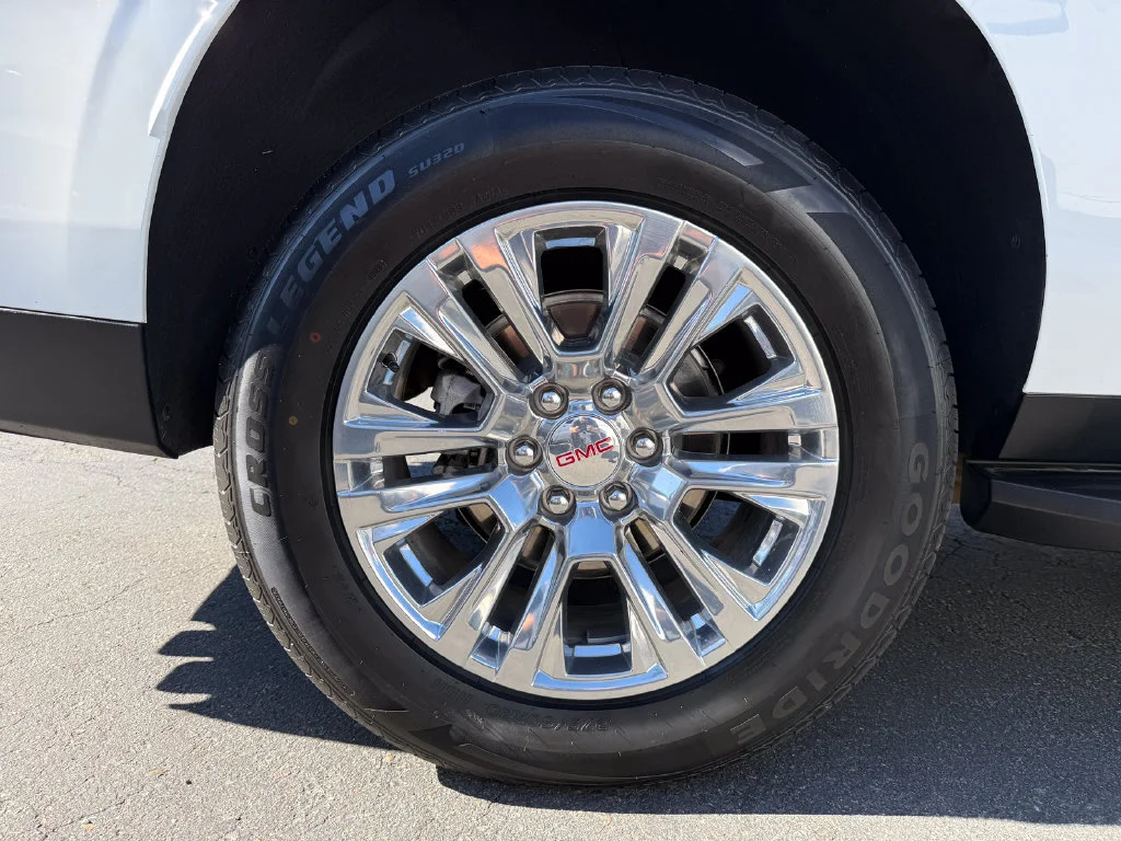 Used 2025 Summit White GMC Denali image 14