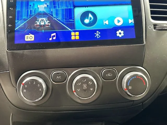 Used 2018  Kia LX image 14