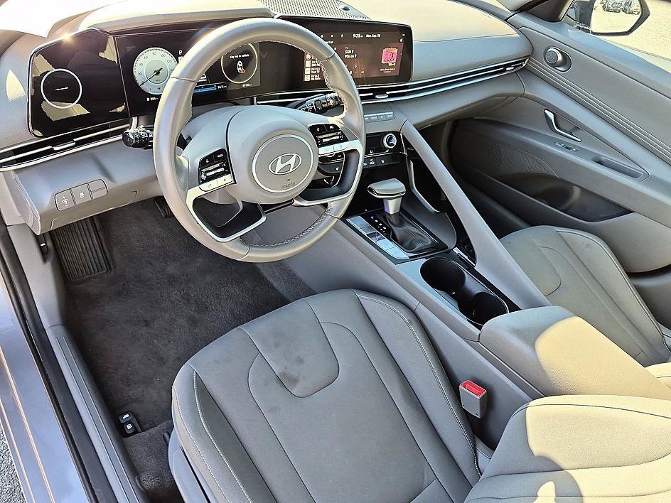Used 2025 Fluid Metal Hyundai SEL Convenience image 15