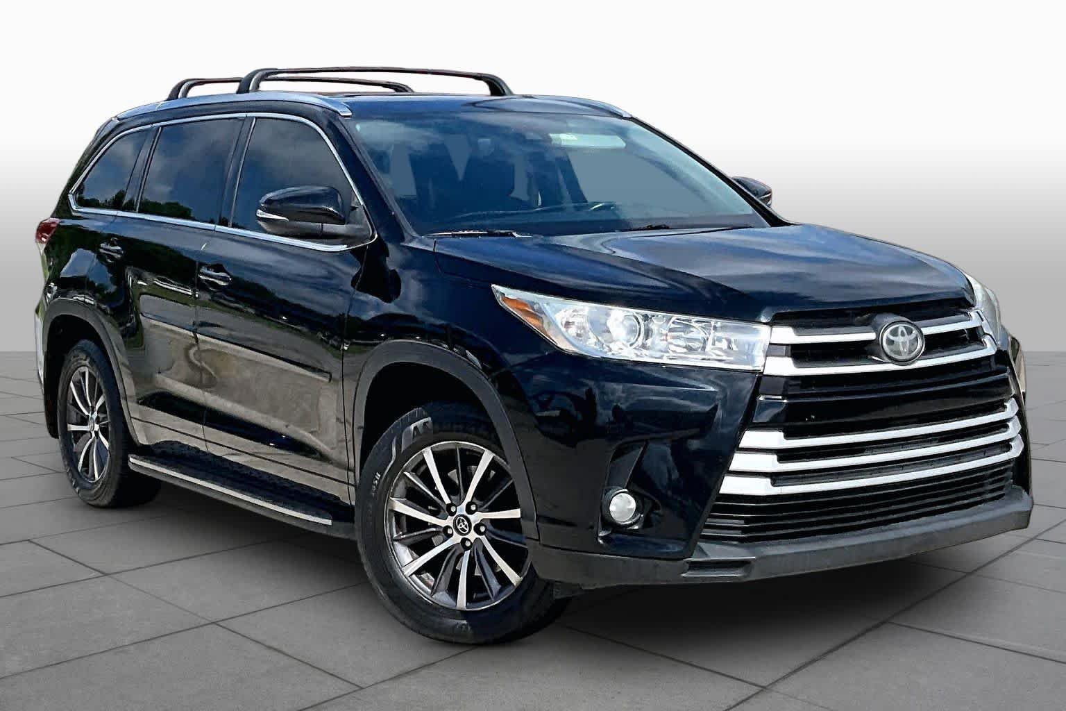 Used 2017 Midnight Black Metallic Toyota XLE image 2