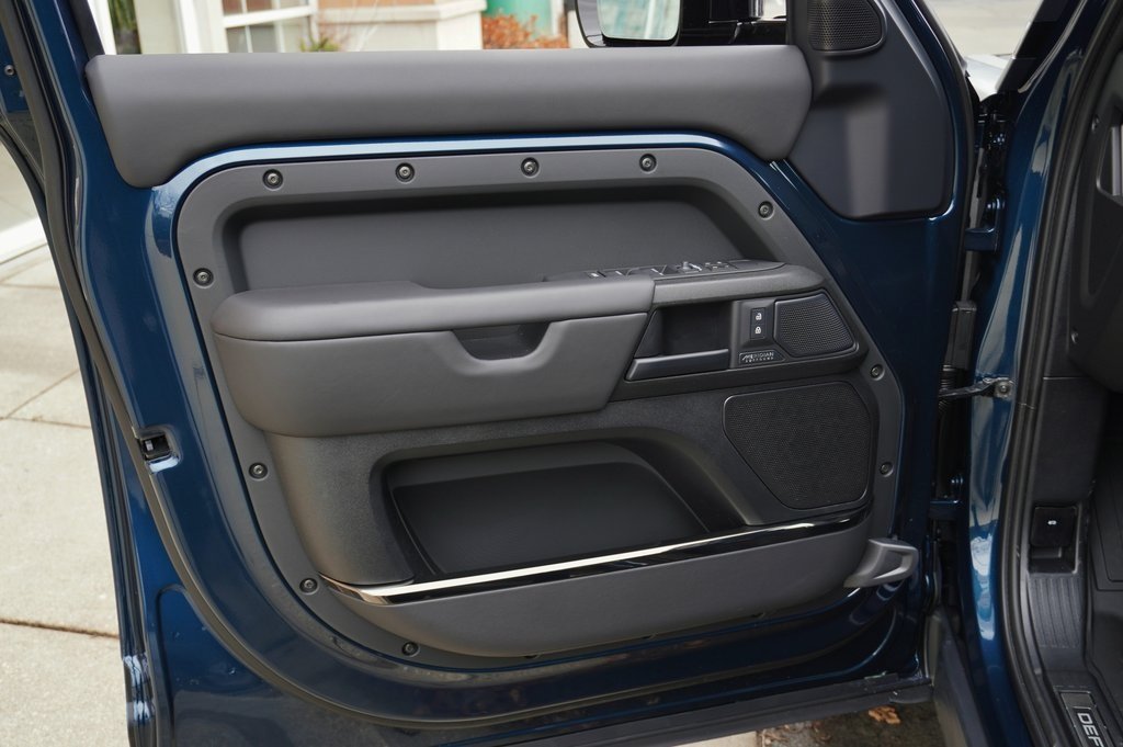 2026 LAND ROVER DEFENDER - Image 9