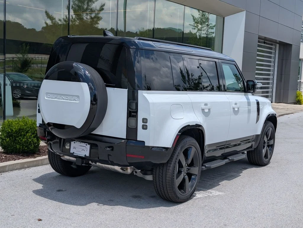 New 2026 Fuji White Land Rover X-Dynamic SE image 7
