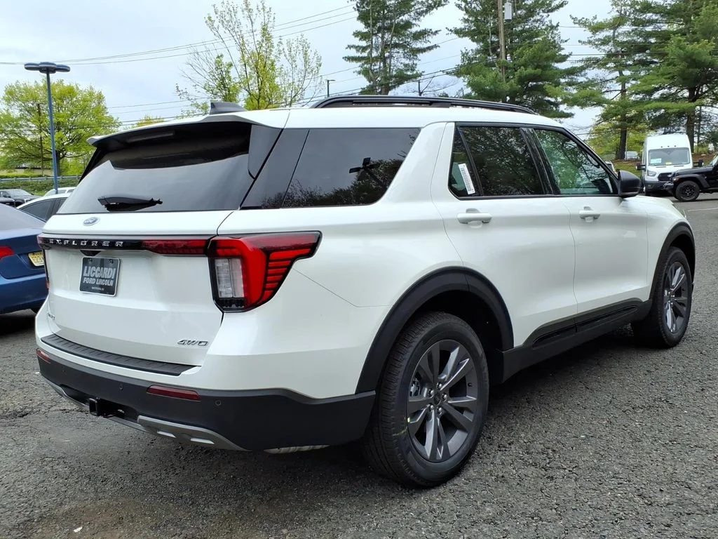 New 2026 Star White Metallic Tri-Coat Ford Active image 6