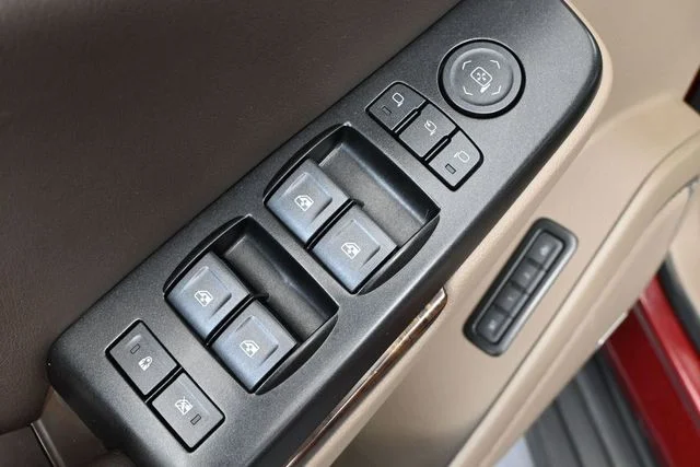 2020 Chevrolet Suburban LT - Photo 23