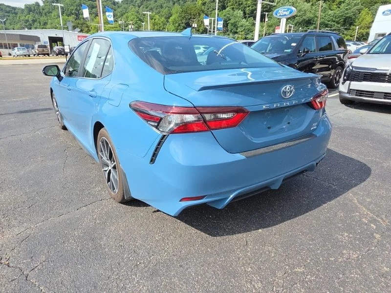 Used 2024  Toyota SE image 5