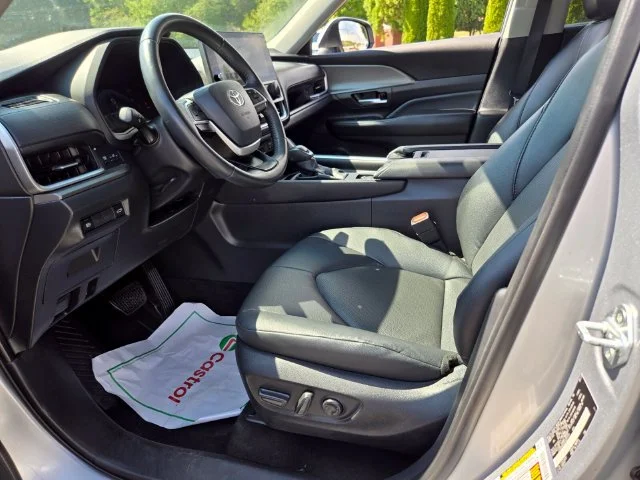 Used 2025 Silver Toyota XLE image 10