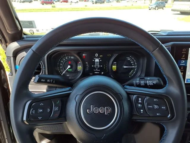 Used 2024  Jeep Rubicon image 13