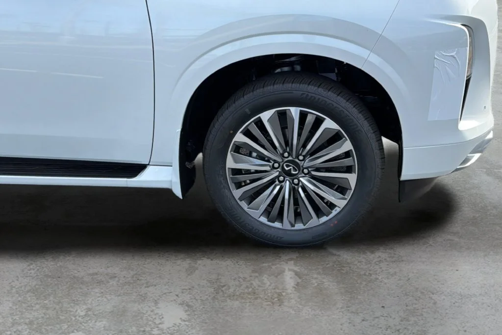 New 2027 RADIANT WHITE INFINITI Luxe 2WD image 34