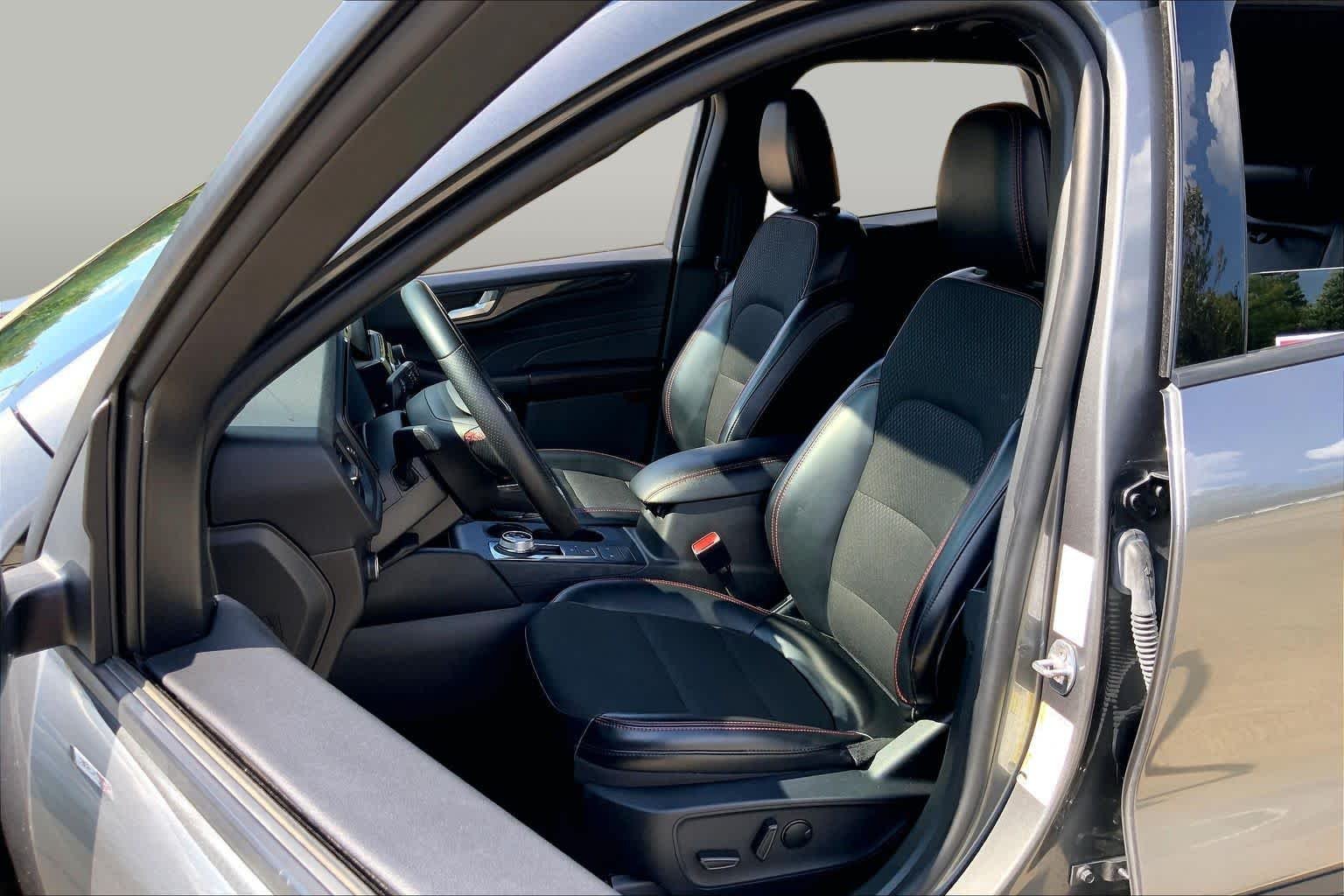Pre-Owned 2025 Ford Escape ST-Line