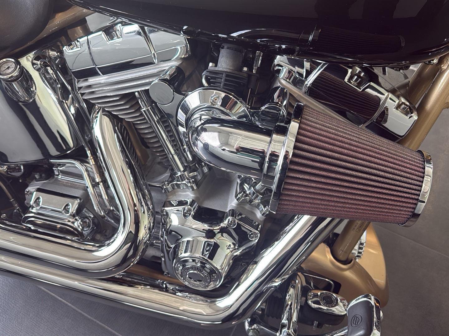 Used 2003 gold Harley Davidson Screaming Eagle image 19