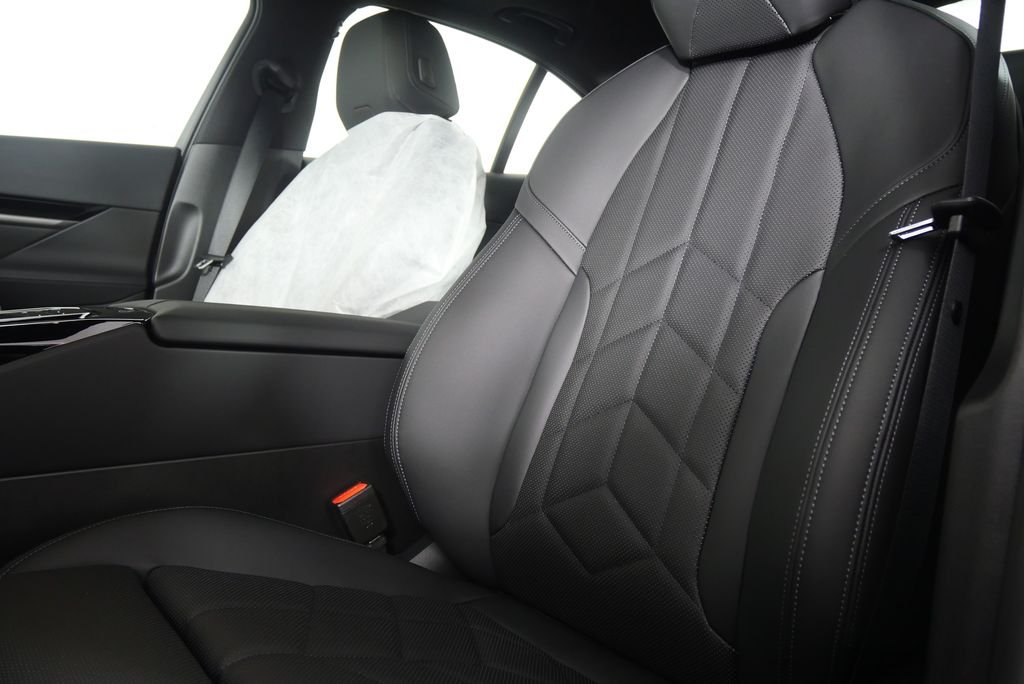 Used 2026 Vegas Red Metallic BMW 530i image 11