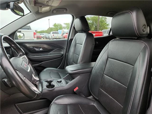 Used 2023 Red GMC SLT Front-Wheel Drive image 14