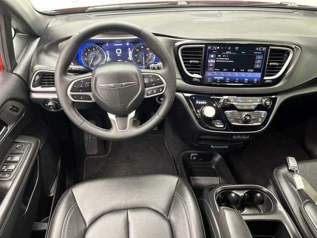 2025 Chrysler Pacifica Select - Photo 13