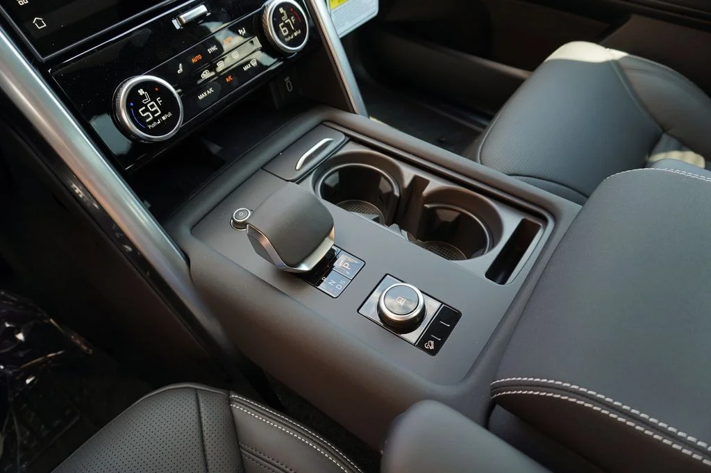 New 2026 Carpathian Grey Land Rover Dynamic SE image 27