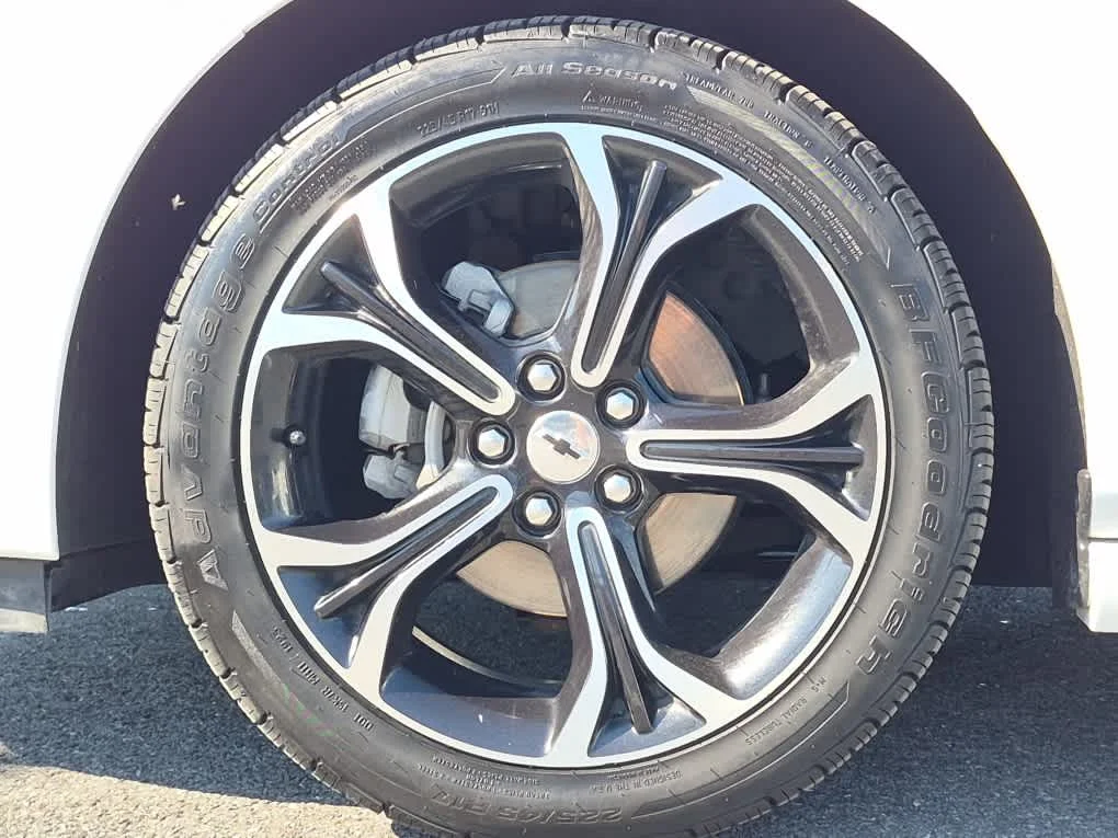 Used 2019 Summit White Chevrolet LT image 6