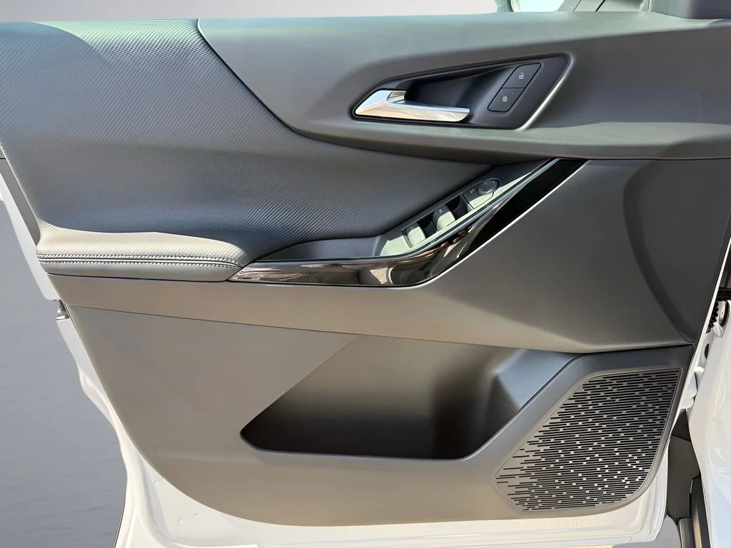 New 2027 White Chevrolet LT image 9