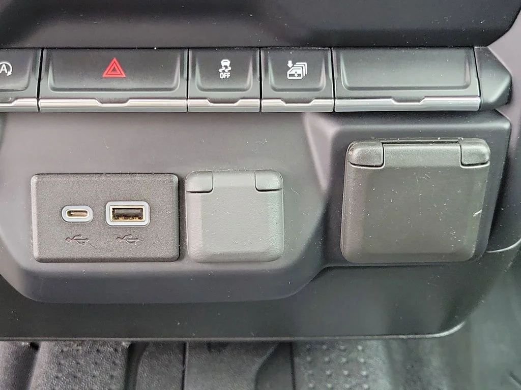 Used 2020  Chevrolet LT image 31