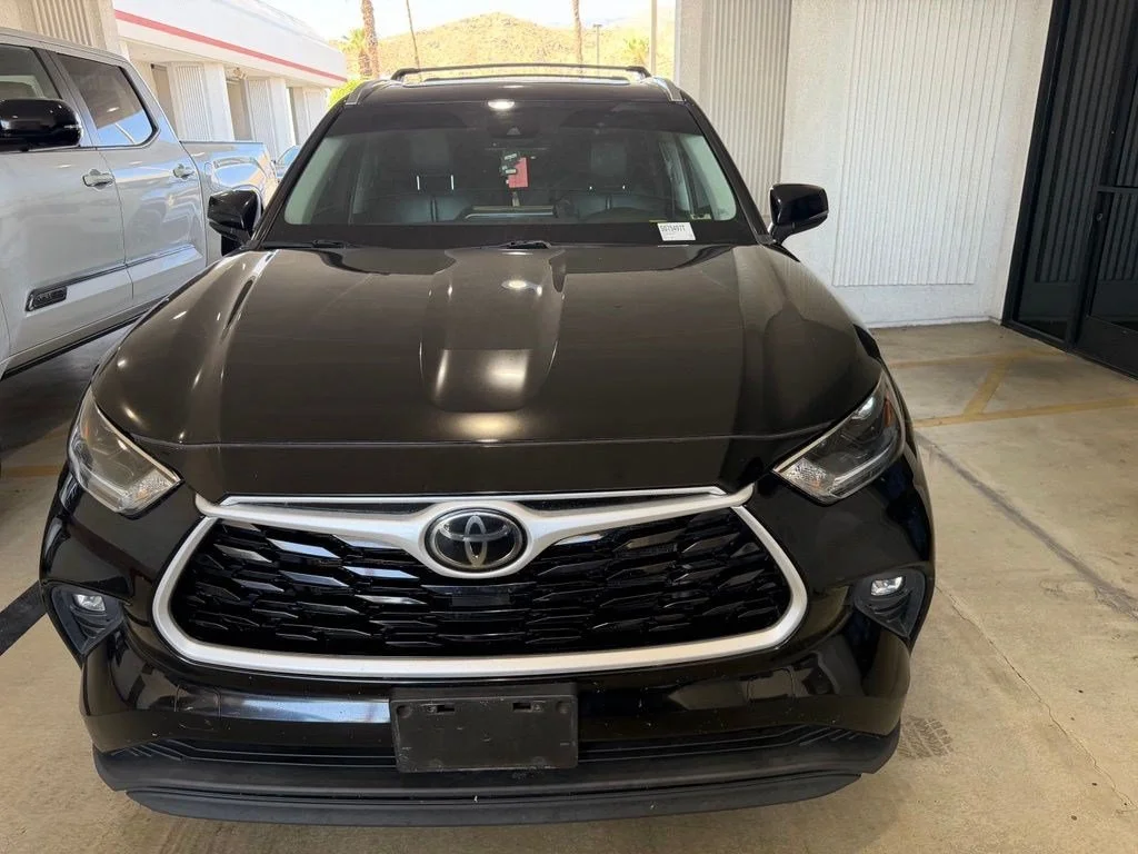 Used 2021 Midnight Black Metallic Toyota XLE image 6