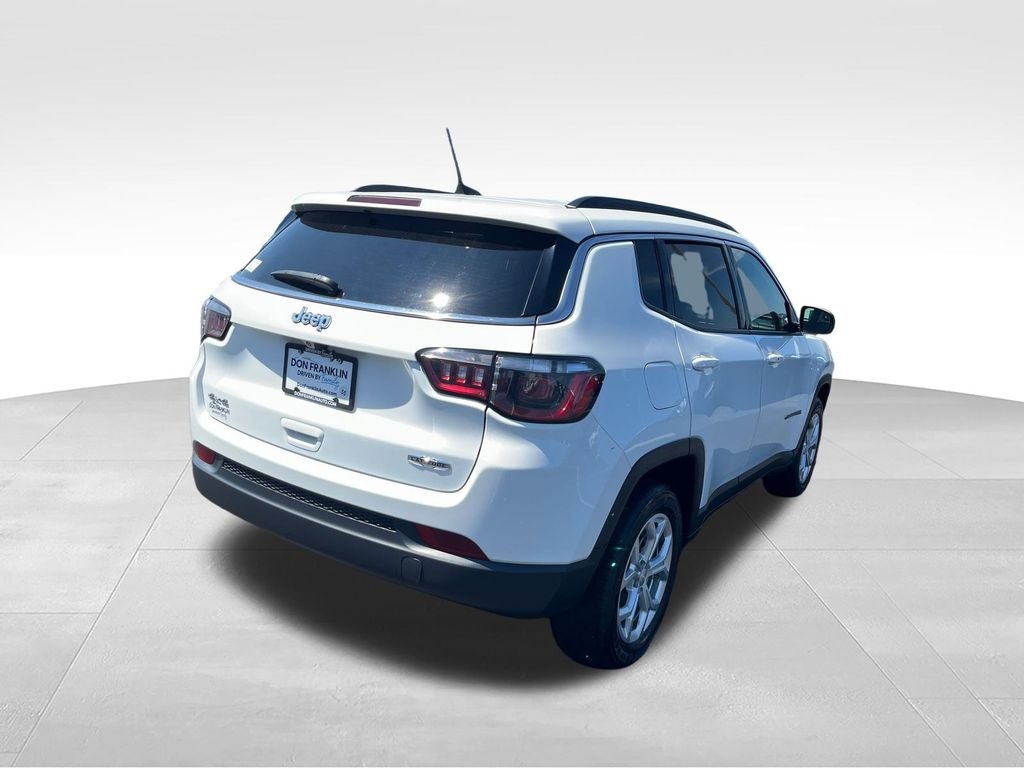 Used 2024 White Jeep Latitude image 5