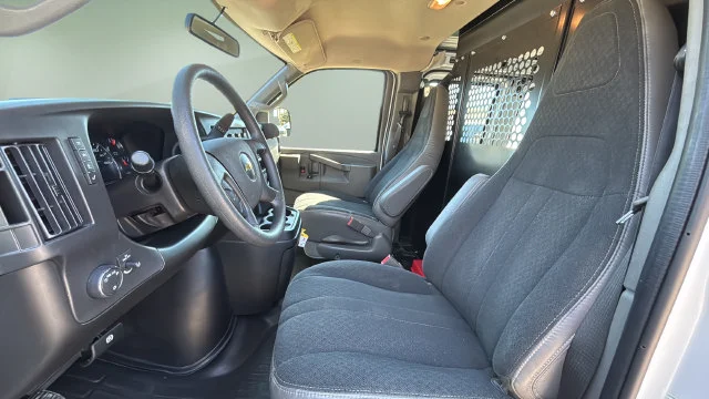 Used 2025 White Chevrolet Work Van image 21
