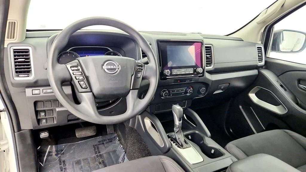 Used 2022 Glacier White Nissan Crew Cab 4x2 SV Automatic image 12