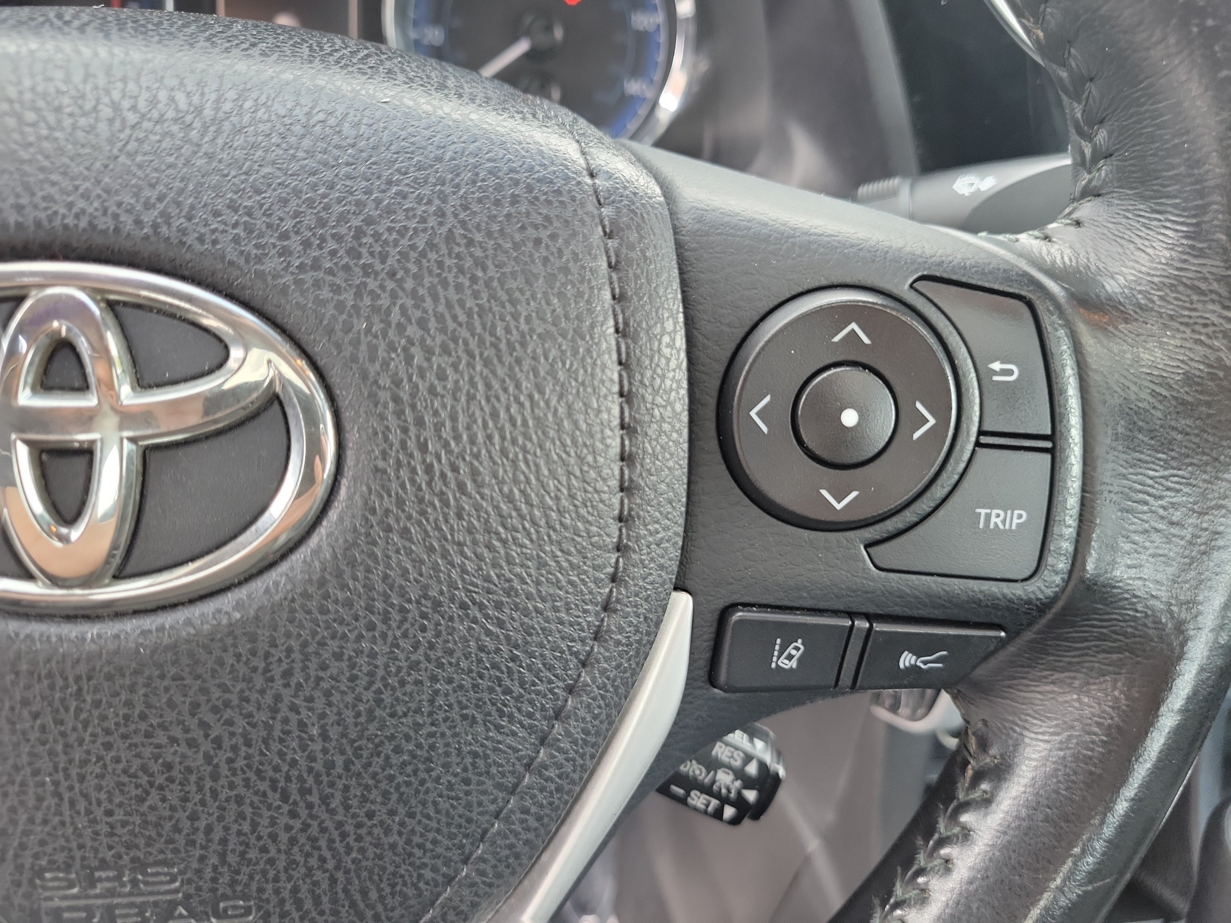 Used 2017 Gray Toyota L image 25