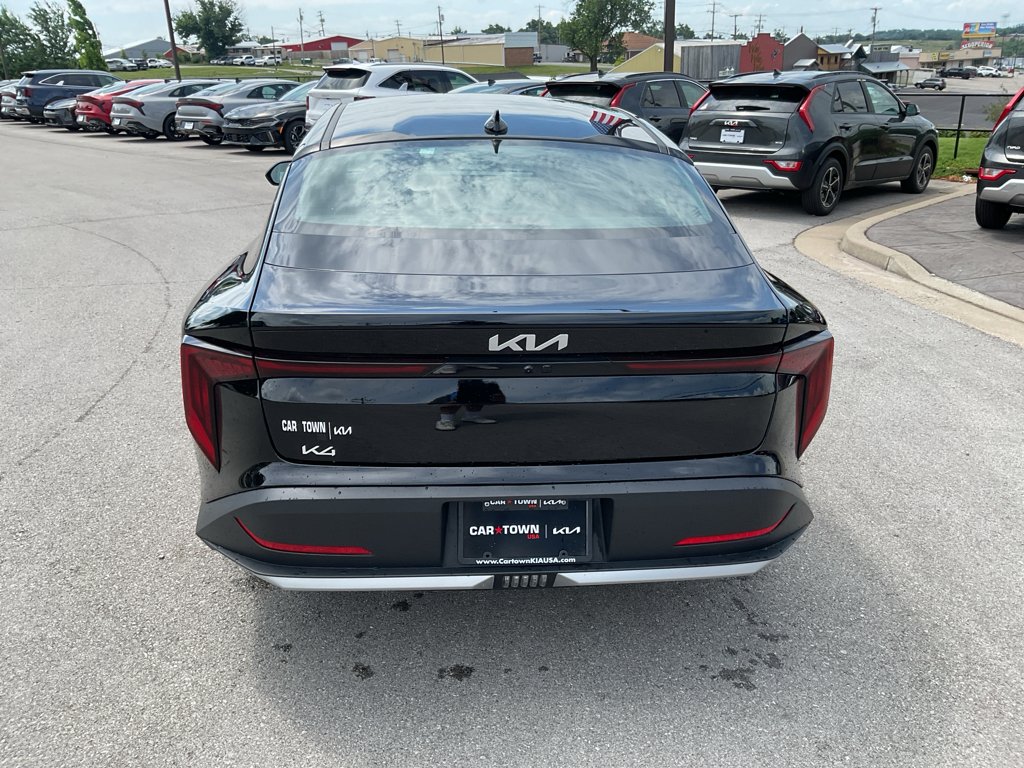 Used 2025 Aurora Black Pearl Kia EX image 8