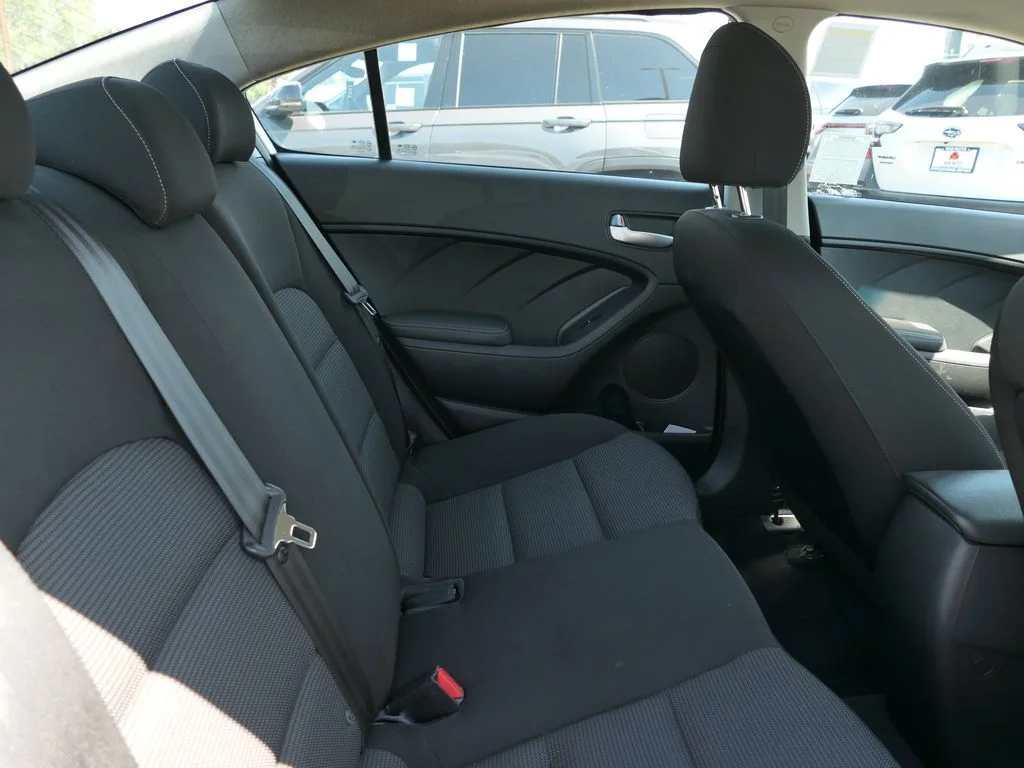 Used 2017 White Kia LX image 22