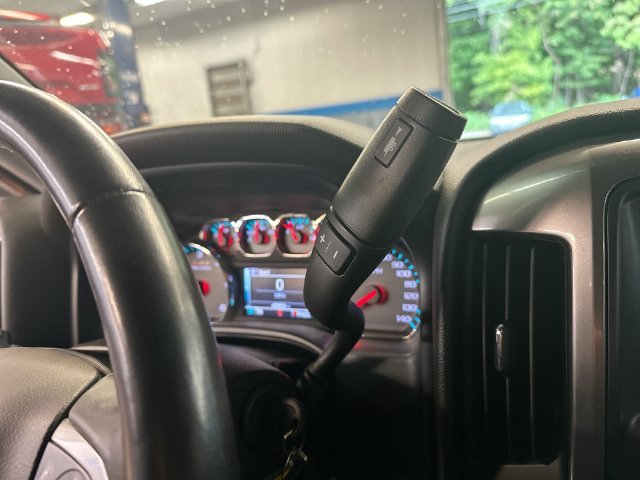 Used 2019 DEEP OCEAN BLUE METALLIC Chevrolet LT image 18