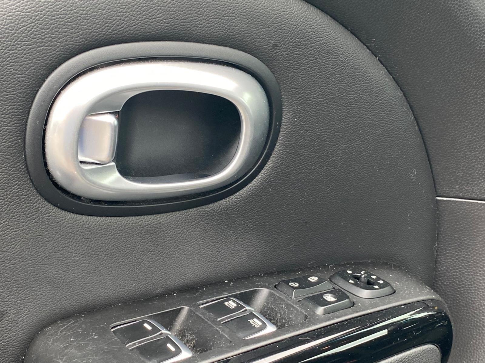 Used 2018 Titanium Gray Kia + image 19