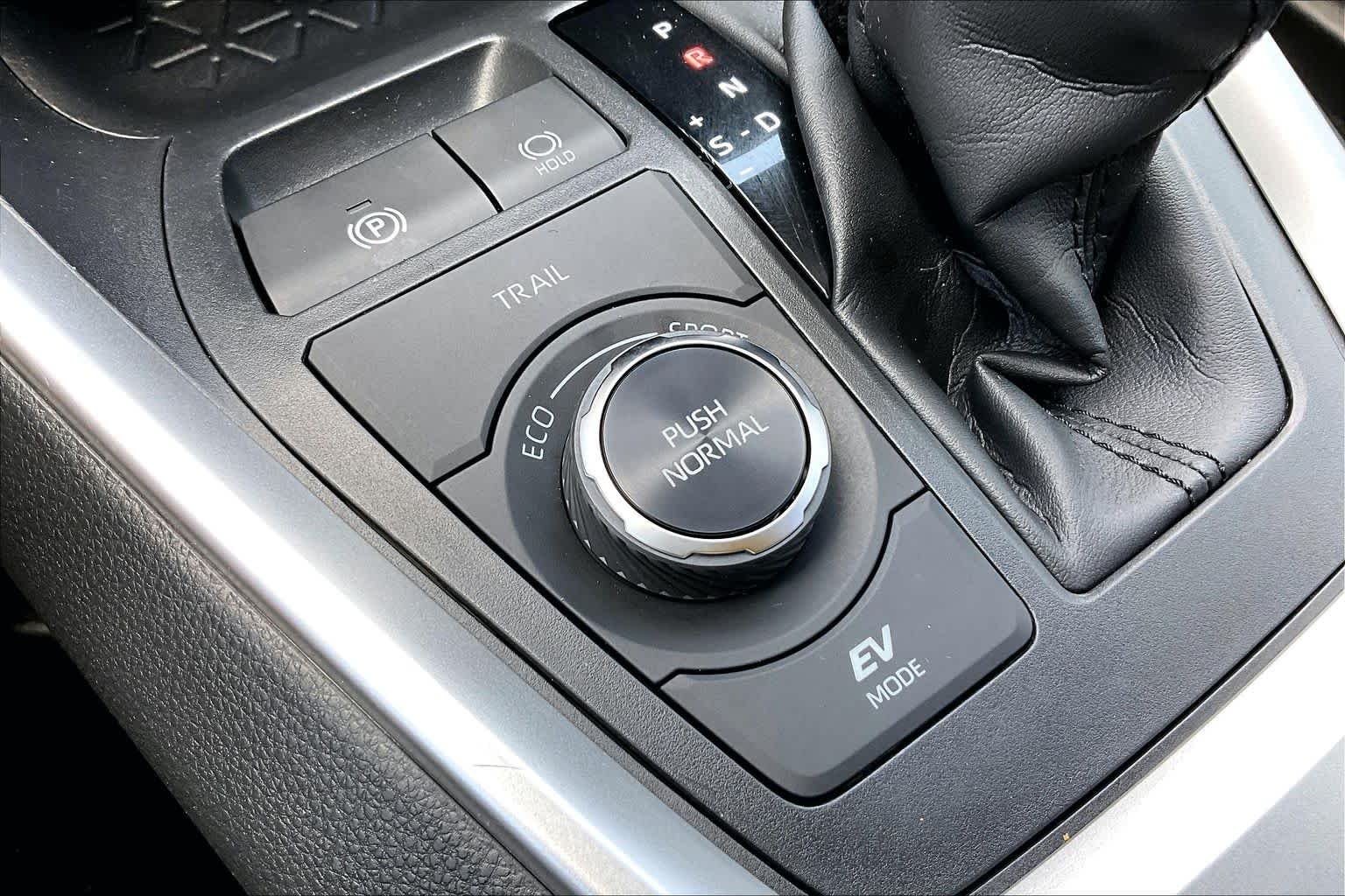 Used 2022 Silver Sky Metallic Toyota Hybrid XLE image 33