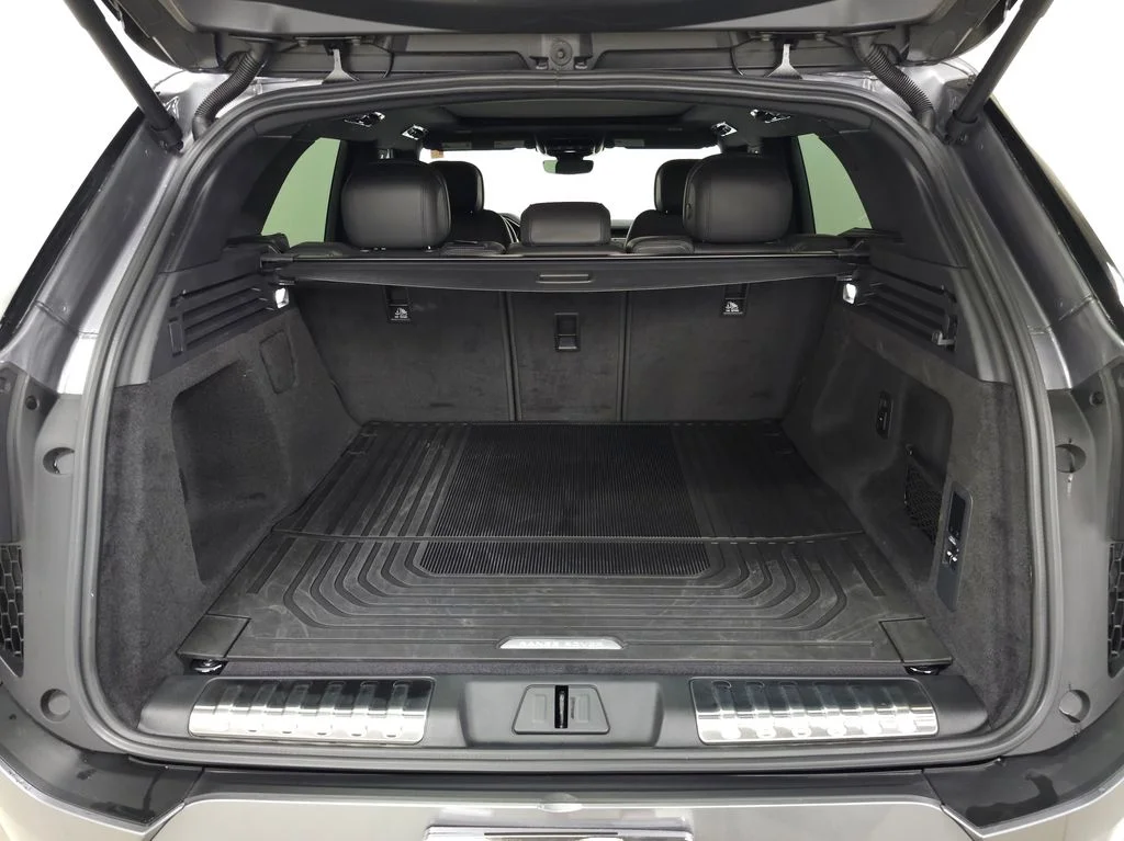 Certified Used 2025 Gray Land Rover Dynamic SE image 5