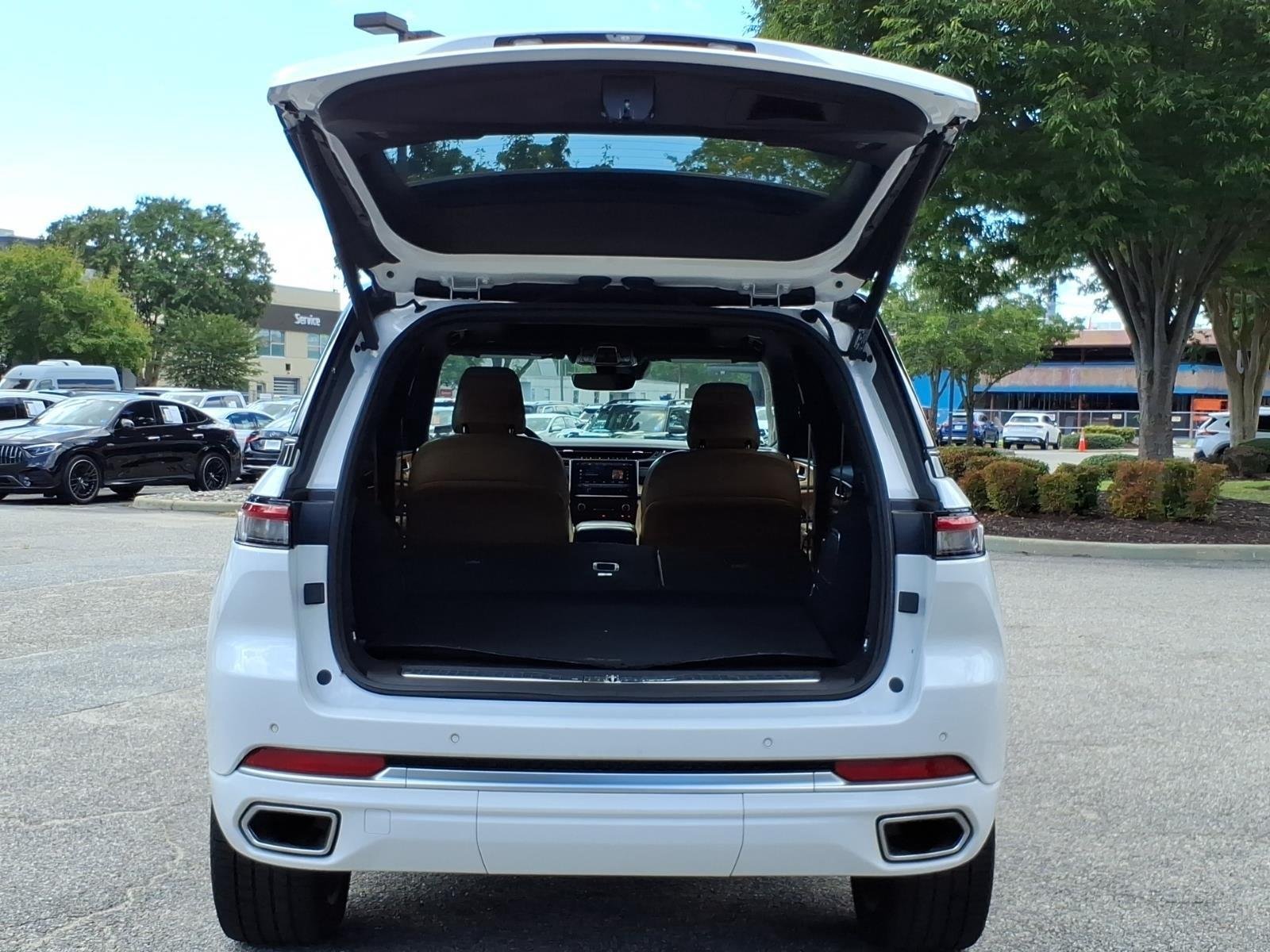 Used 2022 Bright White Clearcoat Jeep Summit Reserve image 32
