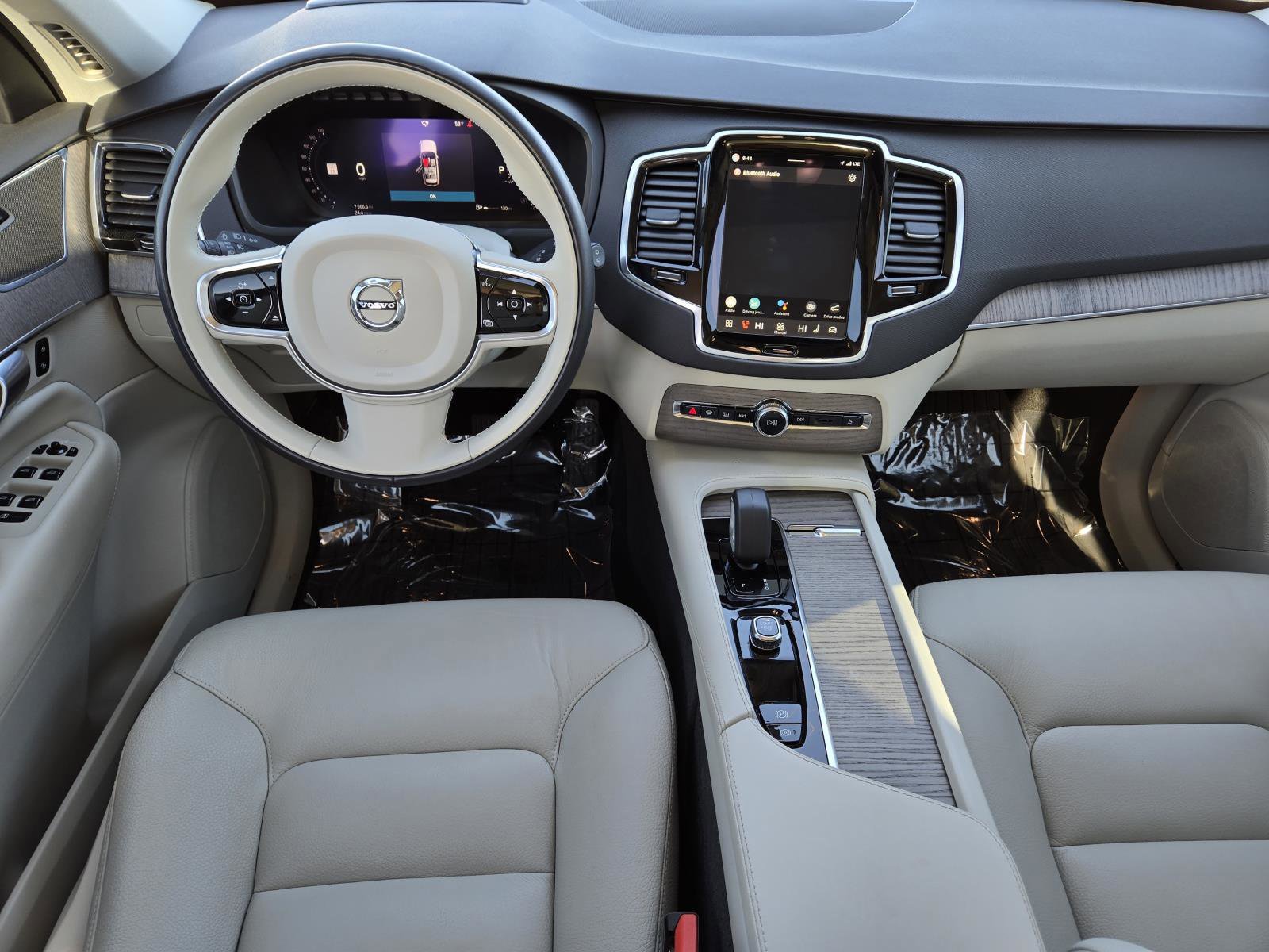 Used 2023 Onyx Black Metallic Volvo Plus image 24