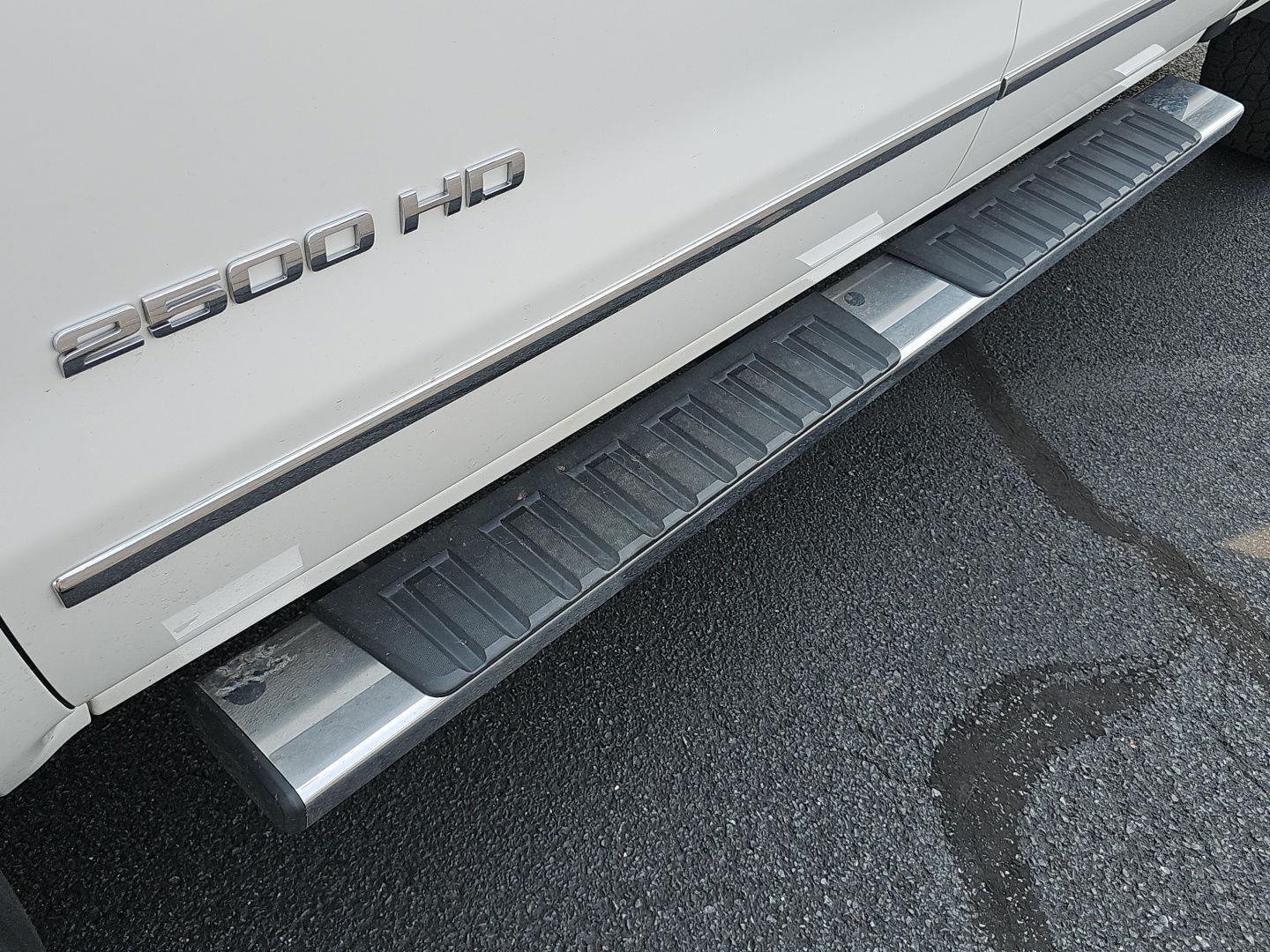 Used 2019 White Frost Tricoat GMC SLT image 28