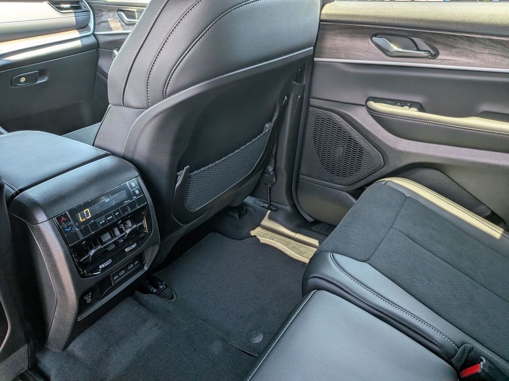 New 2026 Baltic Gray Metallic Clear-Coat Exterior Paint Jeep Altitude image 33