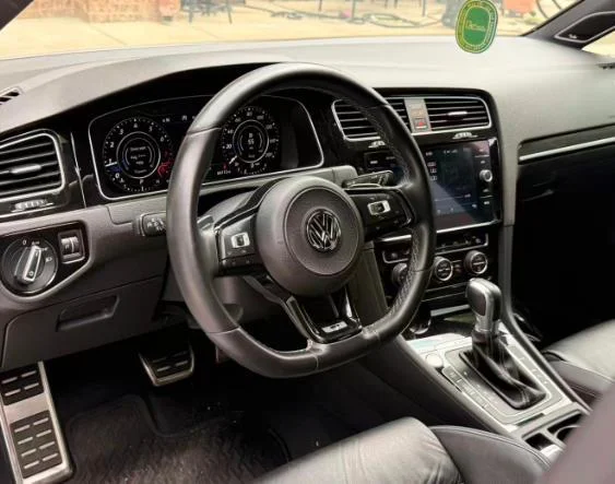 Used 2018 Oryx White Pearl Metallic Volkswagen 4Motion image 6