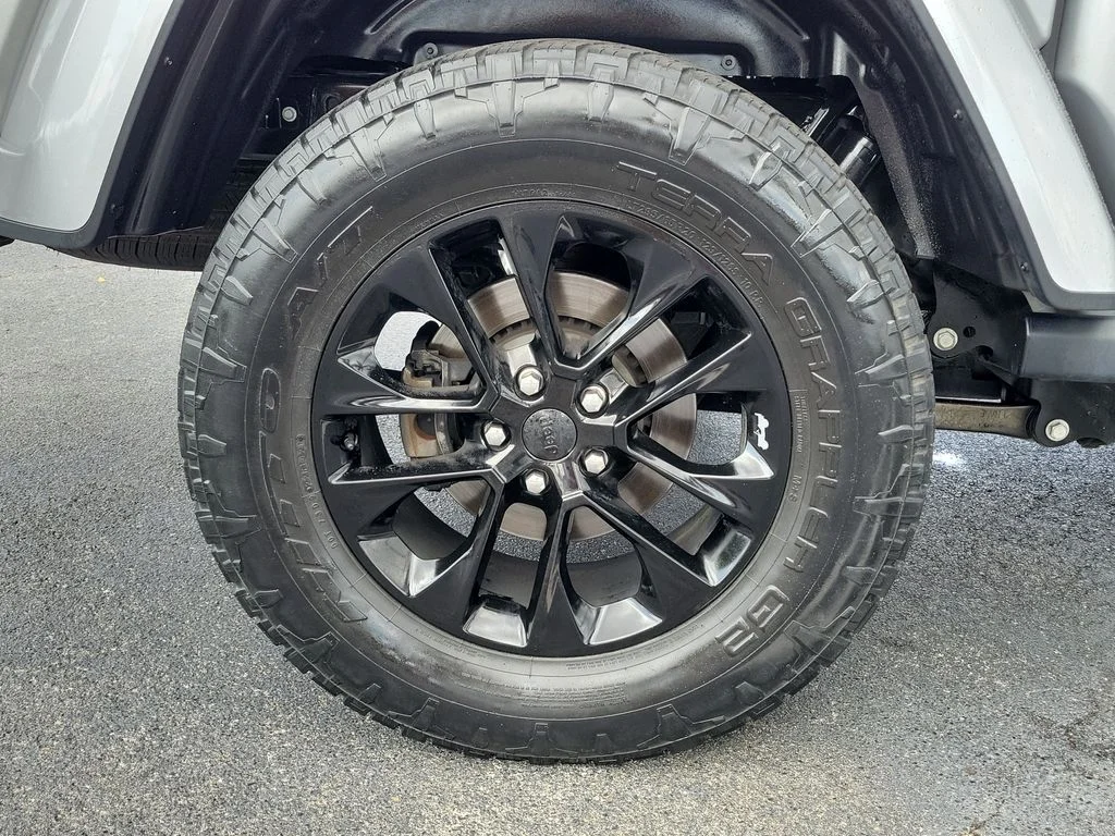 Used 2021 Silver Jeep Overland image 8