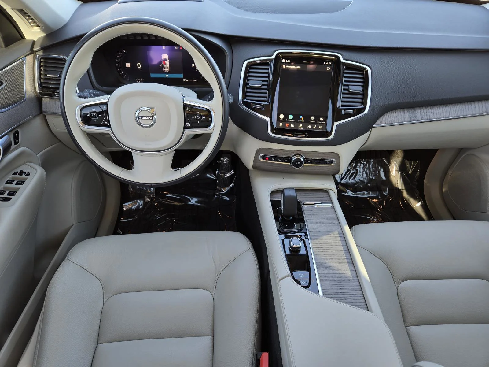 Certified Used 2023 Onyx Black Metallic Volvo Plus image 24