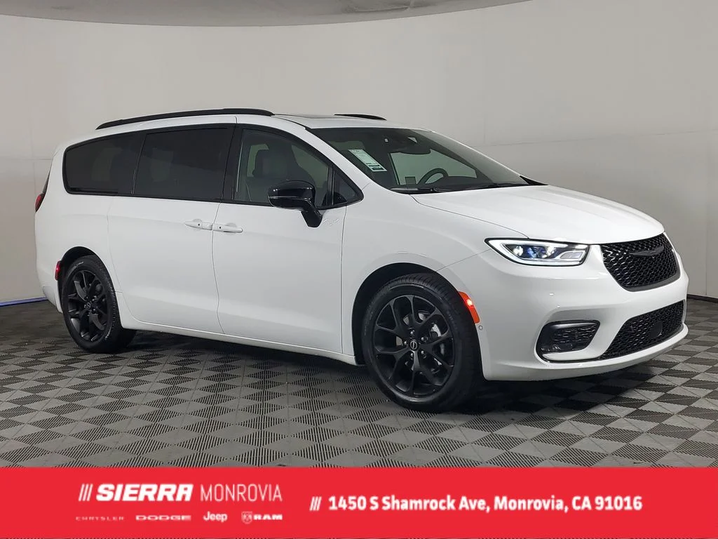 2026 Chrysler Pacifica Limited's photo