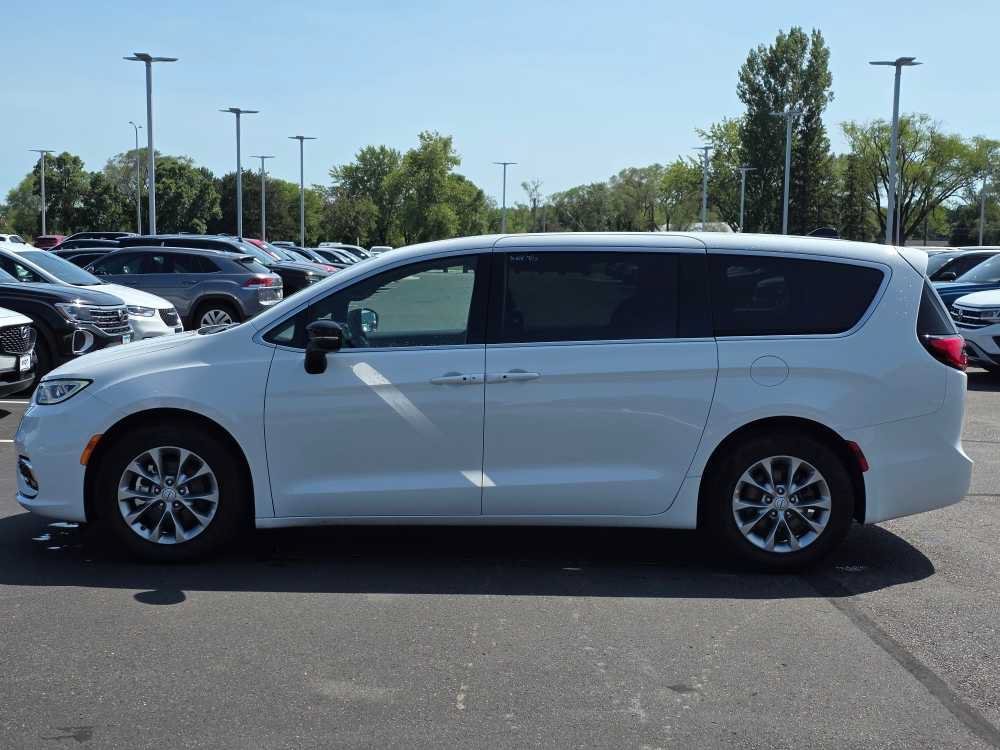 Used 2026 Chrysler Pacifica Limited with VIN 2C4RC1GG8TR205485 for sale in St. Cloud, Minnesota