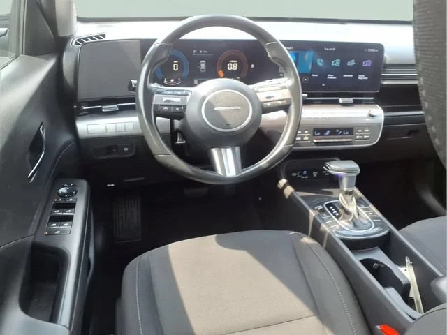 Used 2024  Hyundai SEL image 4